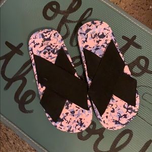 Fun Elastic Slides-Urban Outfitters
